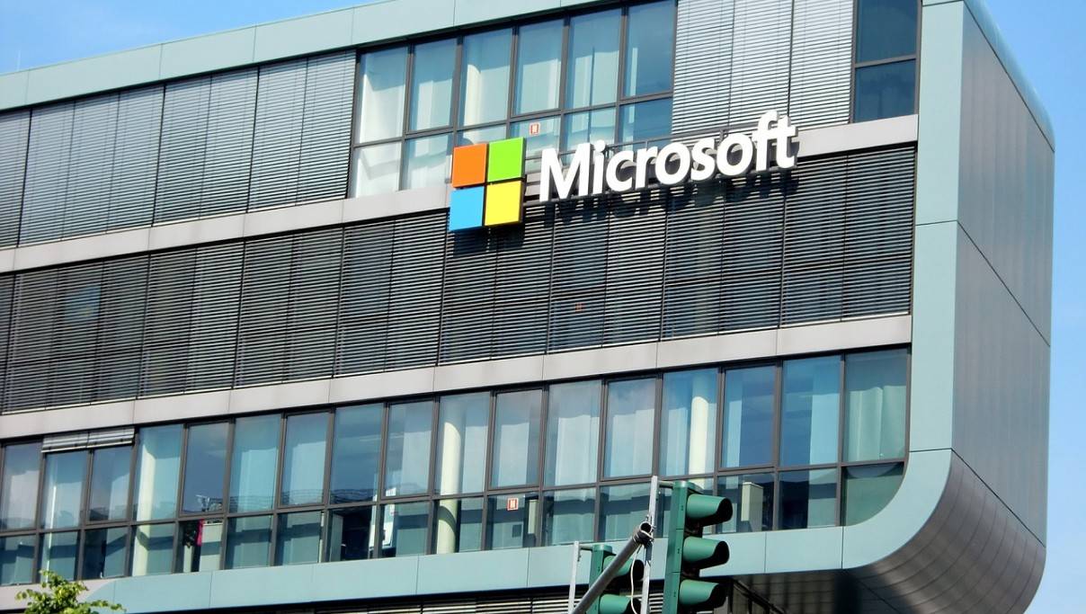 Microsoft poszerza dostępność swojego asystenta zabezpieczeń opartego na AI, itweek.pl